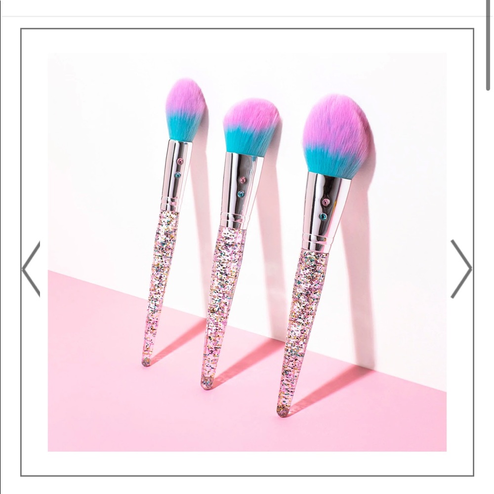 SLMISSGLAM Glitter Face Makeup Brush Trio (value $45)